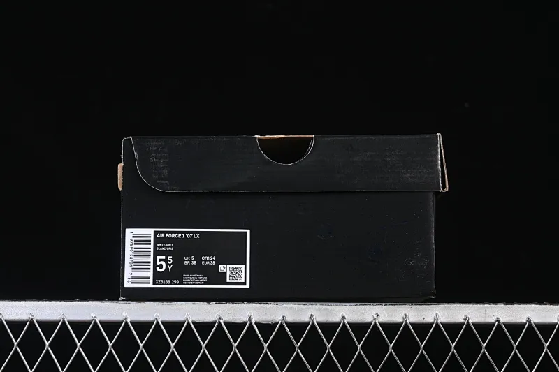 All categories Nk Air Force 1 Air Force series Nk Air Force 1 Low Air Force low top Nike Air Force 1'07 Low Supreme co-branded white gray yellow edge hook Air Force 1 low top casual sneakers XZ6188-259